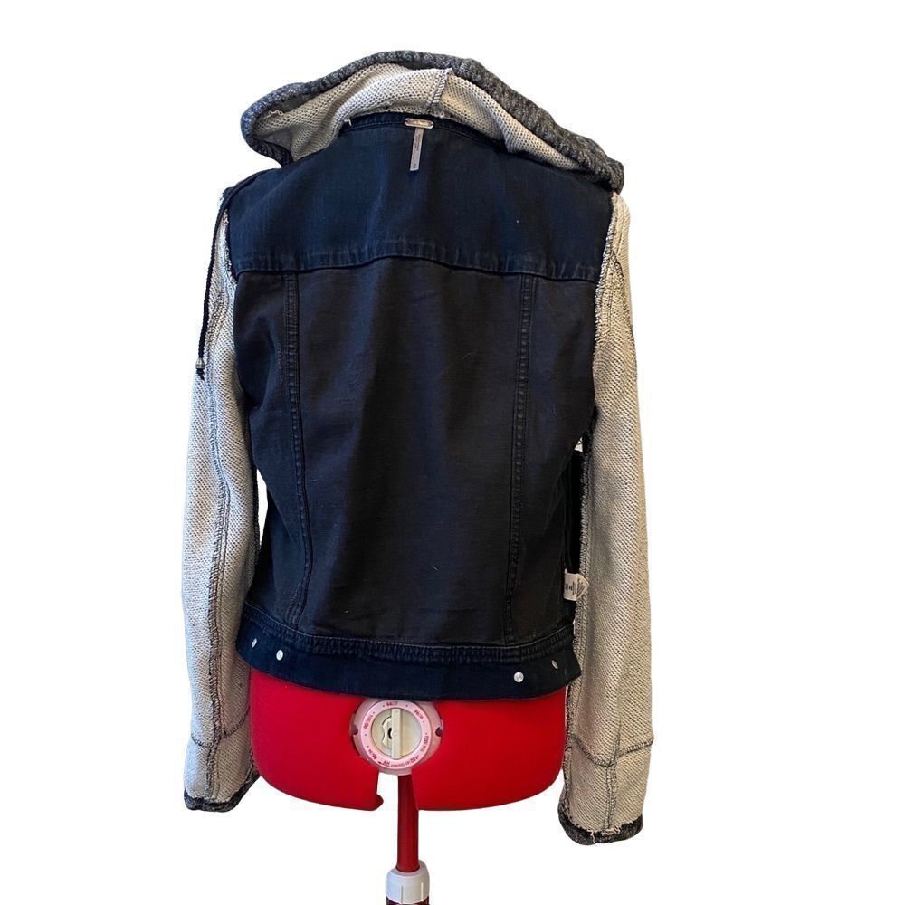 Free People Distressed Denim Jacket Size M - Picture 11 of 15